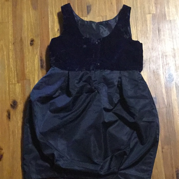 A girl’s dress - Picture 3 of 4